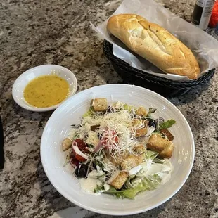 HOUSE SALAD W/ RANCH AND BREAD