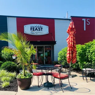 the outside of a restaurant