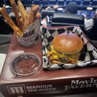 Bacon cheeseburger w fries