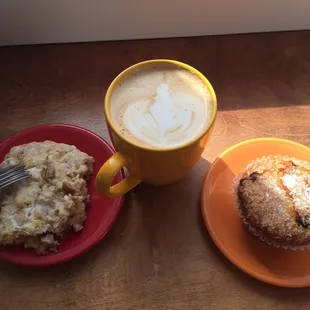 Scone, latte, muffin