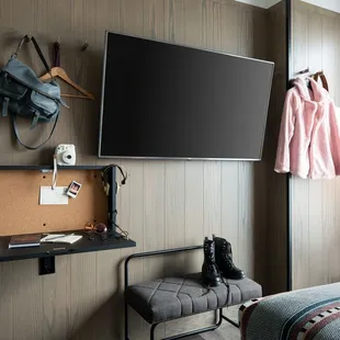 Flat Screen TV, Pet Storage, and Fold out Desk