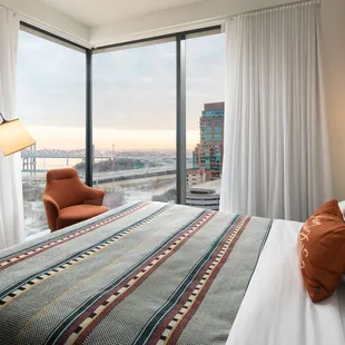 Corner King Guestroom