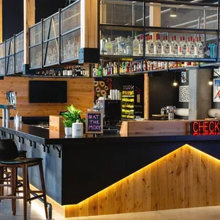 Front Desk/Check-In/Bar