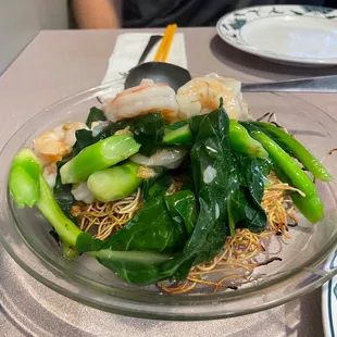 Pan fried noodle with vegetables (added shrimp)
