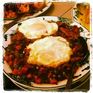 Beef with green peas and carrots (topped with fried eggs)