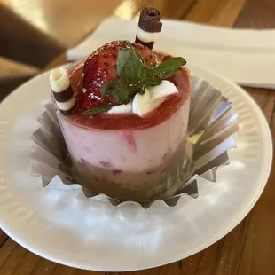 Strawberry mousse cake