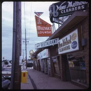 An old favorite is re-newed! Welcome in for drinks, neighbors, friends, live music, and fun!