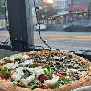 Small Burrata Arugula Margherita