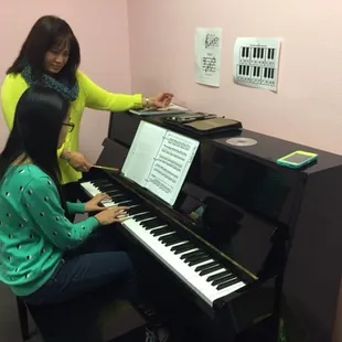 We also offer piano classes with highly experienced teachers! Call us for more information!