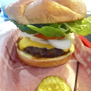 Cheeseburger with the works