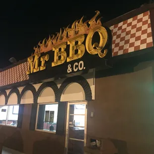 the outside of the restaurant