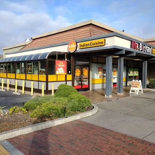 the outside of a restaurant