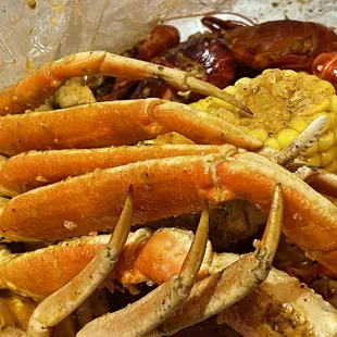 Combo B  Snow crab legs and shrimp head on