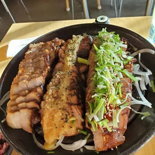 Green Onion and Garlic Pork Feet