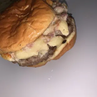 subpar picture high quality taste!!! mac and cheese burger togo