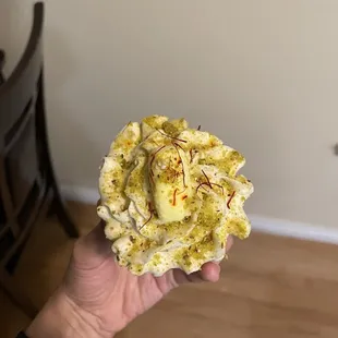 Look at the generous amount of saffron! Shows that these folks don't cut corners.