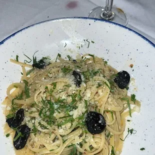 Linguini with olive oil and garlic