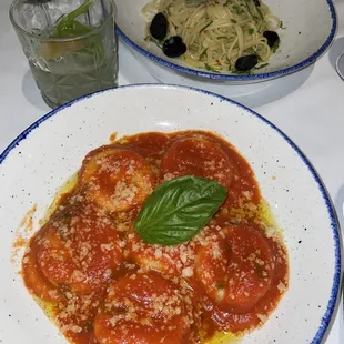 Ravioli Caprese &amp; Spaghetti Aglio, Olio, e Peperoncino