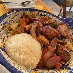 Pollo saltado