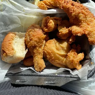 chicken wings and fried chicken, chicken wings, bbq chicken, bbq wings, fried chicken wings, chicken, fried chicken, poultry, food