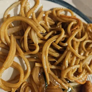 Vegetable lo mein with NO vegetables