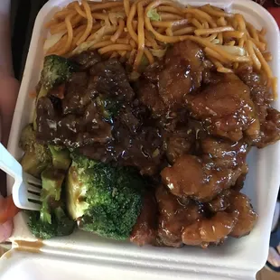 2 item Orange Chicken and Beef Brócoli with noodles