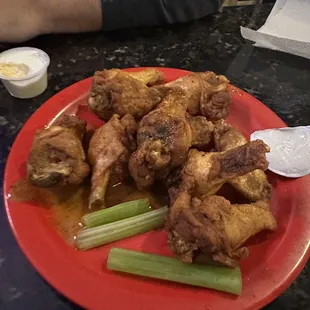 Medium wings