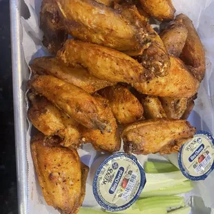 fried chicken wings, poultry, chicken wings, fried chicken, chicken wings and fried chicken, bbq wings, bbq chicken, food, chicken