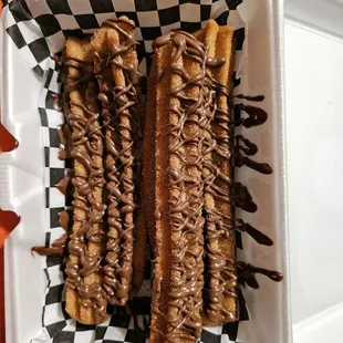 Nutella drizzle. YUUUUUUM