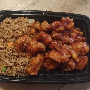 General Tso Chicken Lunch Special ($7.50) - Very Good.