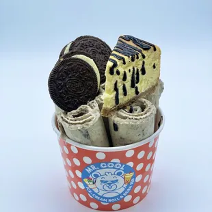 a cup of ice cream and cookies