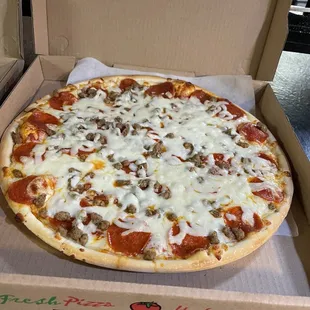Large 14&quot; Pizza with pepperoni, sausage, and extra cheese