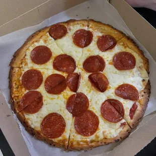 10&apos; Cauliflower pepperoni