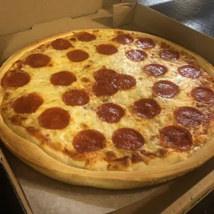 Large pepperoni pizza