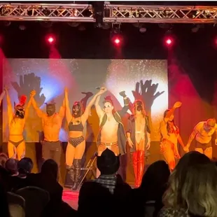 The cast of this amazing cabaret !