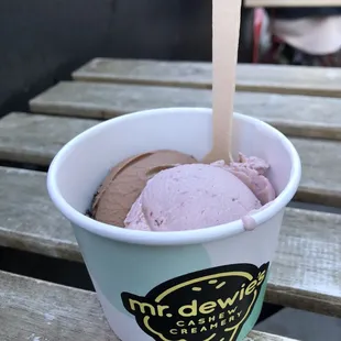 Split Single: Chocolate cookie + strawberry