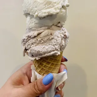 Single Split Scoop Fresh Vanilla and Hella Strawberry