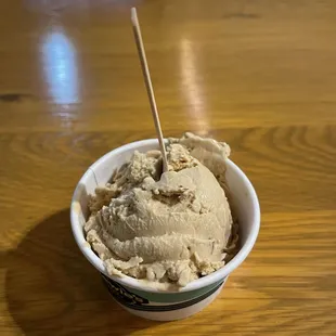 Caramel almond crunch scoop