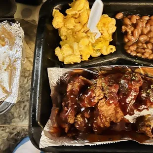 Wing Combo with 2 Sides Mac N Cheese and Baked Beans