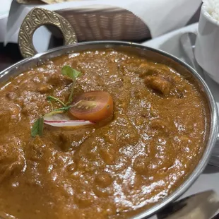 I ordered the chicken tikka masala, medium! Very delicious. Clean quiet restaurant and friendly staff. Thank you