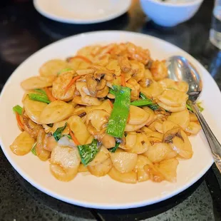 G4. Shrimp Fried Rice Cake