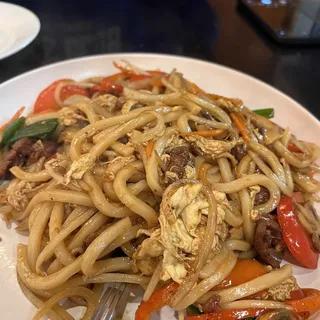 G2. Black Pepper Beef Fried Udon