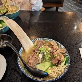 D7. Stew Beef Rib Noodle Soup