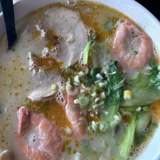 House special rice noodle soup