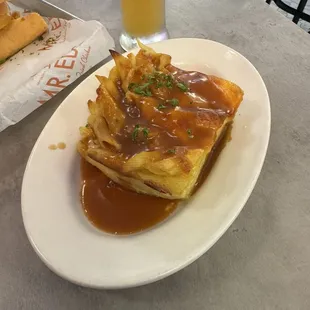 Macaroni and cheese with gravy