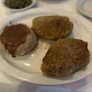 Stuffed mirlitons, mashed potatoes &amp; gravy and creamed spinach.