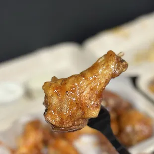 chicken wings and fried chicken, fried chicken wings, food, bbq chicken, chicken wings, poultry, bbq wings, fried chicken, chicken