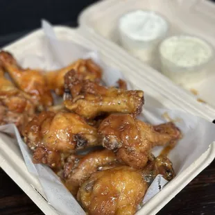 chicken wings and fried chicken, bbq chicken, bbq wings, chicken, chicken wings, fried chicken, poultry, food, fried chicken wings