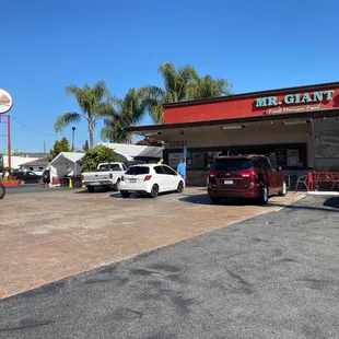 the outside of a restaurant