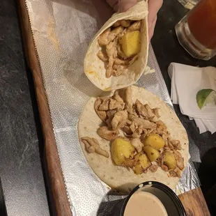 Tropical taco, chicken mango and mango sauce